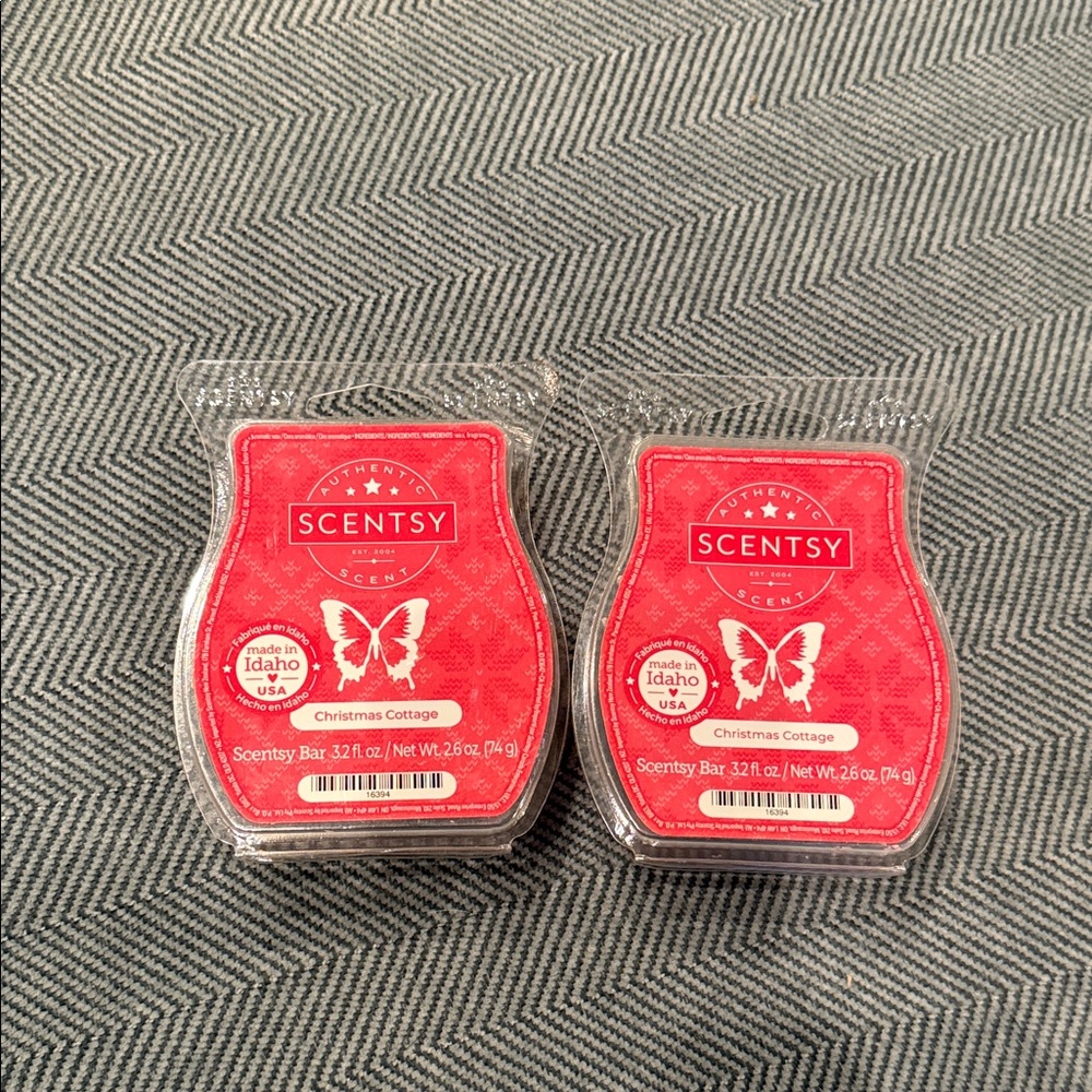 Scentsy Red Christmas Cottage Wax Bars (2)